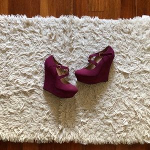 CHARLOTTE RUSSE: Magenta strap wedges